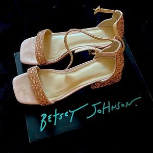 Light Pink Betsey Johnson heel size 7.5